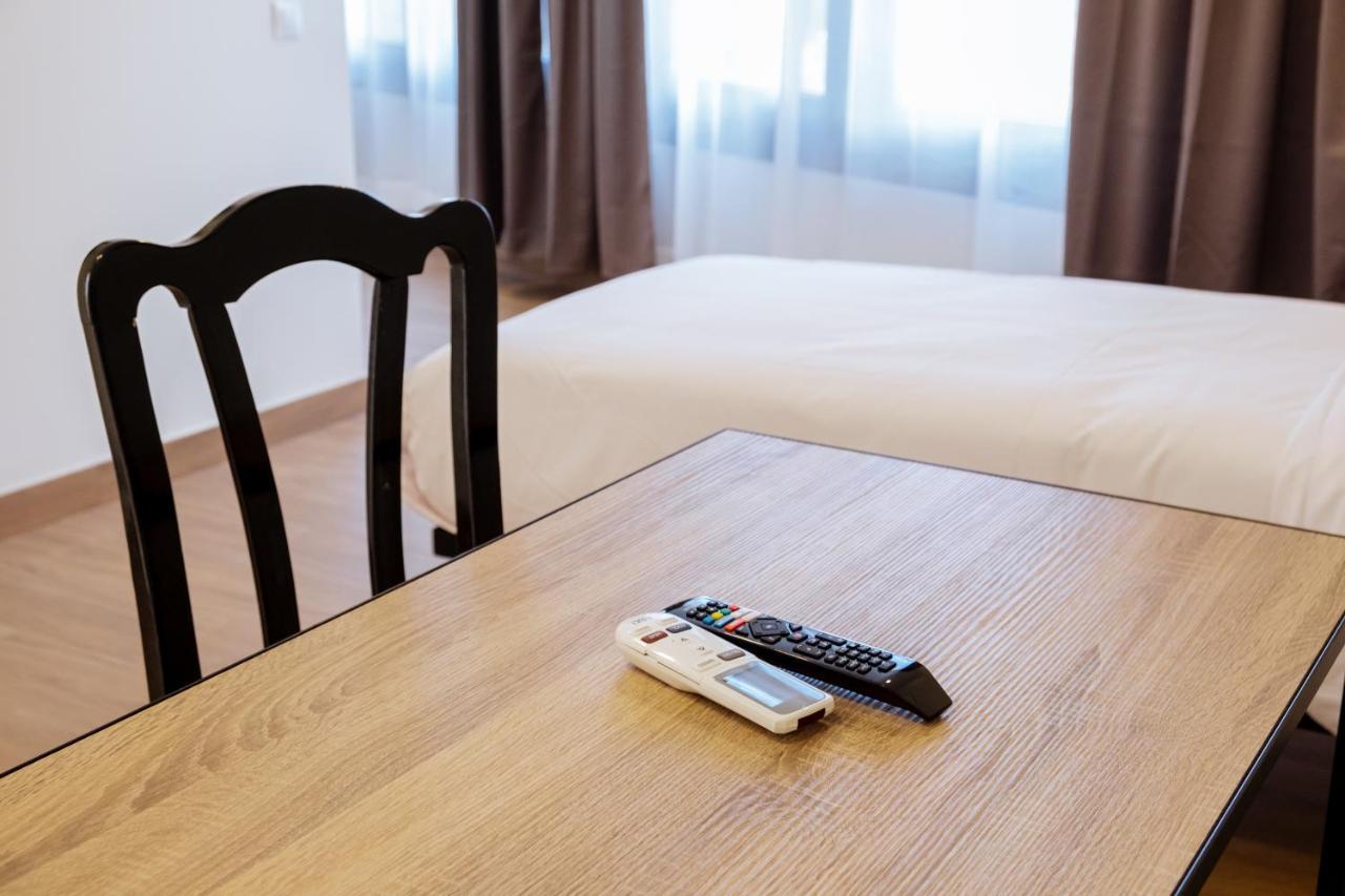 Apartahotel Golden Alcala Алькала-де-Энарес Экстерьер фото