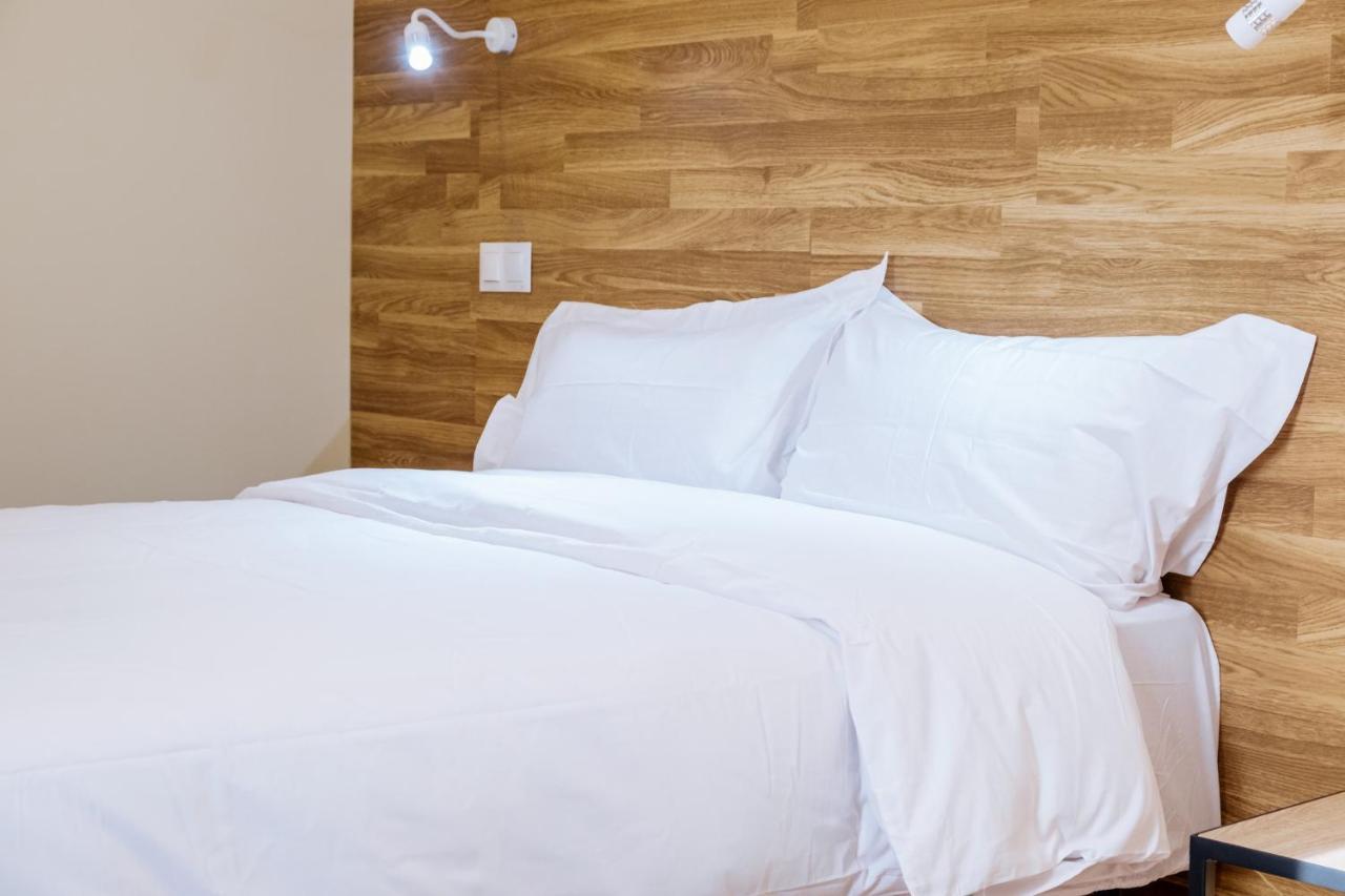 Apartahotel Golden Alcala Алькала-де-Энарес Экстерьер фото