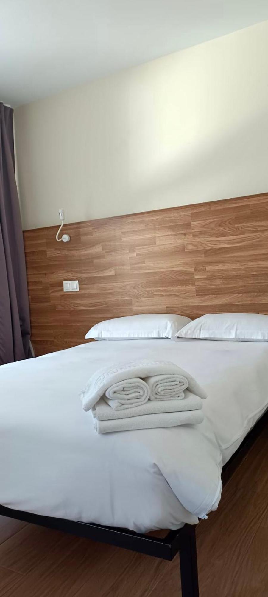 Apartahotel Golden Alcala Алькала-де-Энарес Экстерьер фото